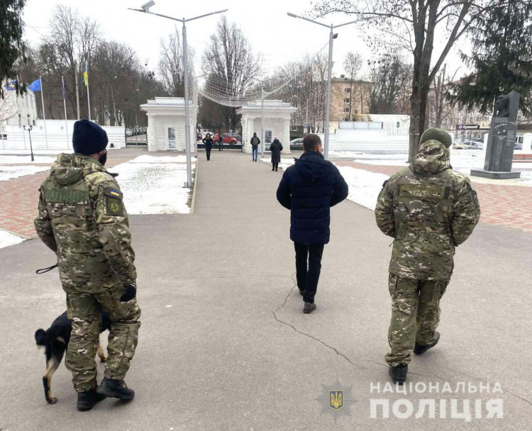 Кінологи з собакою у Полтаві 